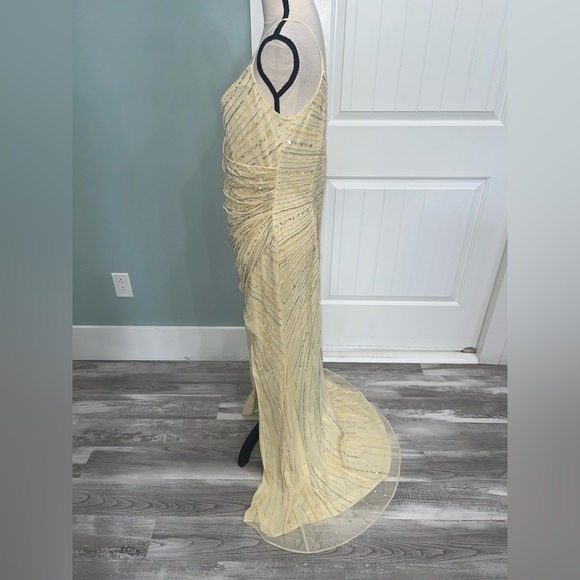 NEW Mac Duggal Beaded sleeveless faux wrap gown in buttercream size 12 - Picture 9 of 16